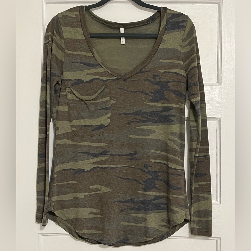 Z Supply long sleeve camo print shirt. Small. Excellent used condition